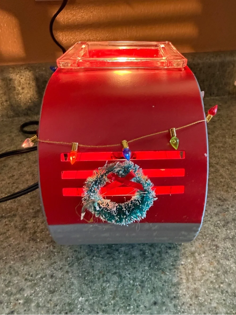 Scentsy Christmas Camper warmer - Red Camper with Green Wreath and Silver Trim